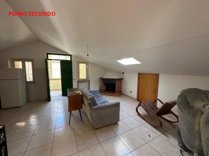 Image No.28-8 Bed Property for sale