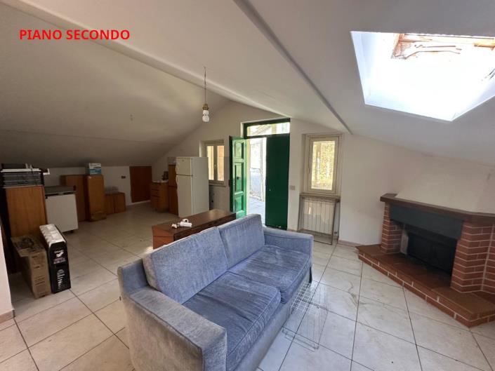 Image No.29-8 Bed Property for sale