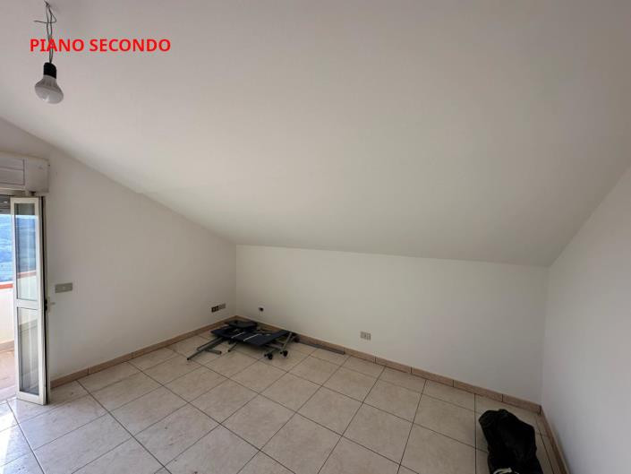 Image No.32-8 Bed Property for sale