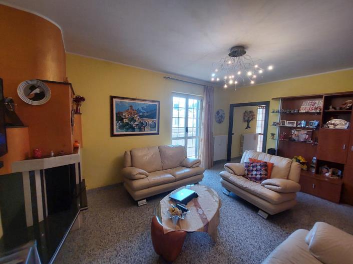 Image No.8-3 Bed Property for sale