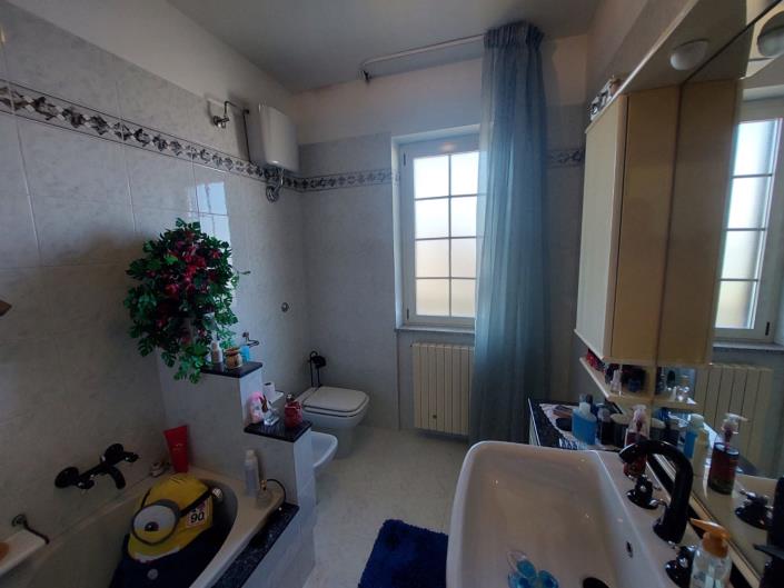 Image No.18-3 Bed Property for sale