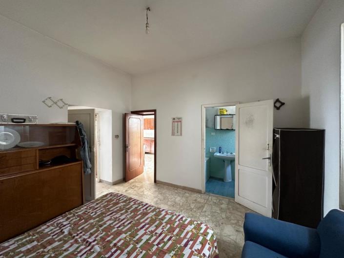 Image No.12-2 Bed Property for sale