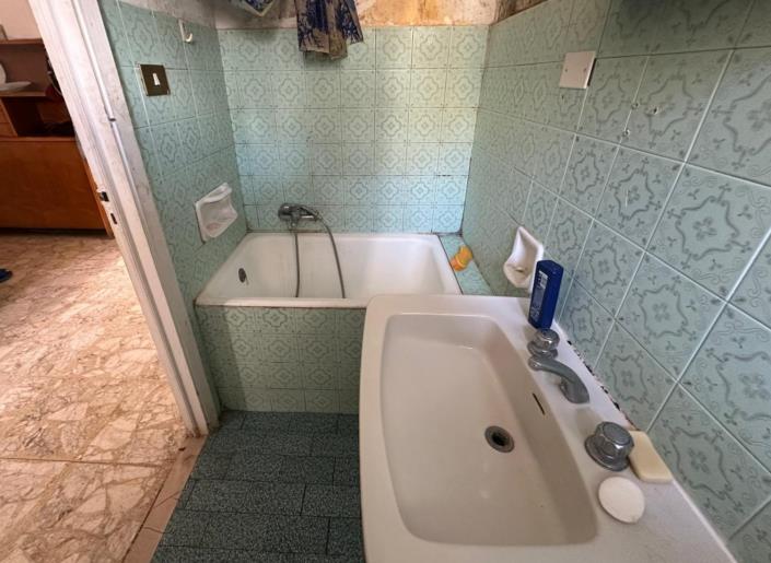 Image No.16-2 Bed Property for sale