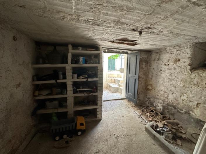 Image No.21-2 Bed Property for sale