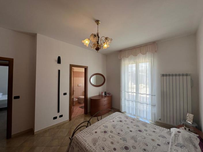 Image No.15-3 Bed Apartment for sale