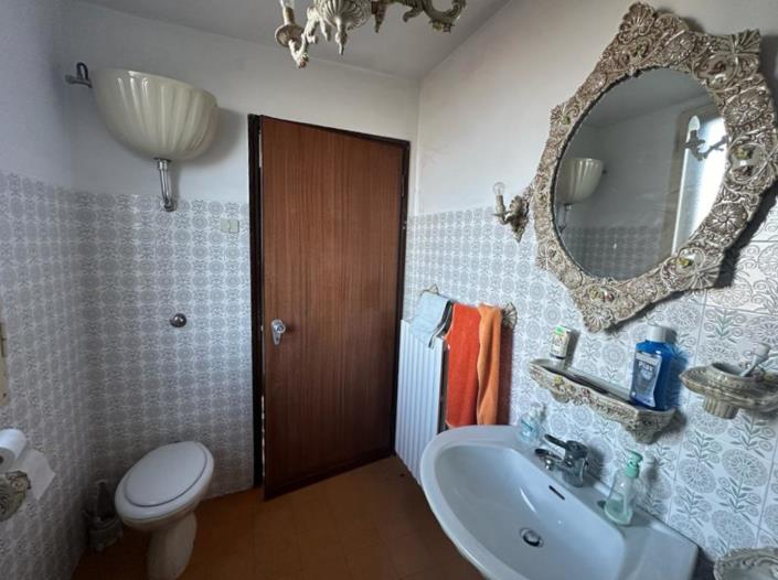 Image No.19-3 Bed Property for sale