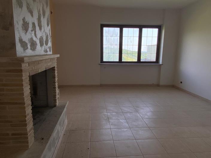 Image No.10-3 Bed House for sale