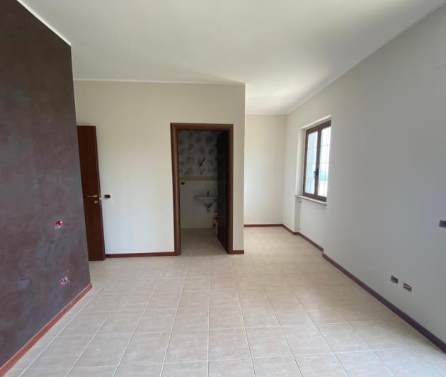 Image No.17-3 Bed House for sale