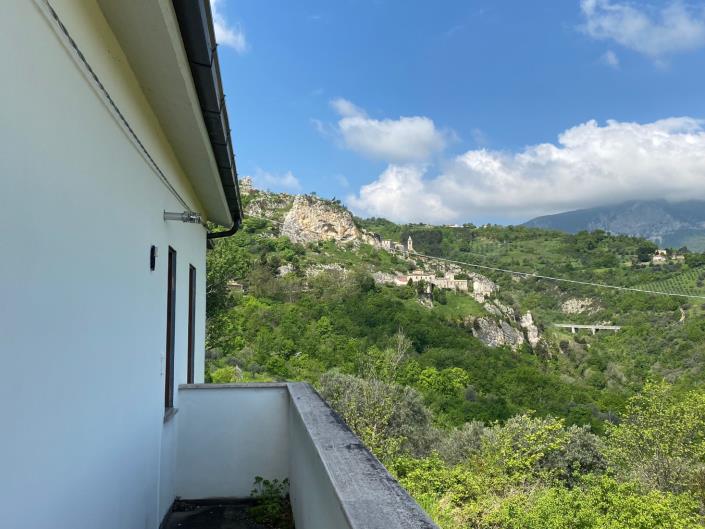 Image No.18-3 Bed House for sale