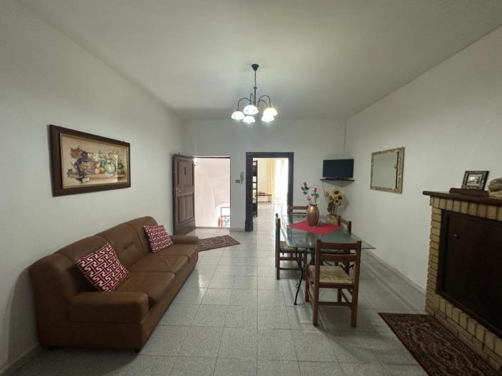 Image No.6-4 Bed Property for sale