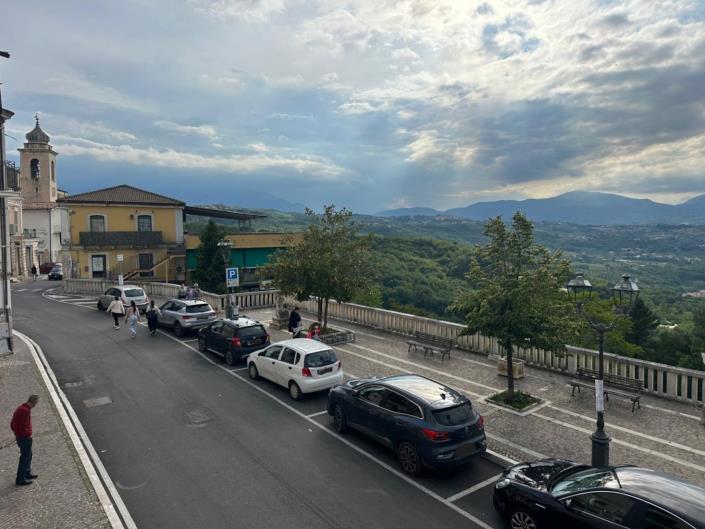 Image No.10-4 Bed Property for sale