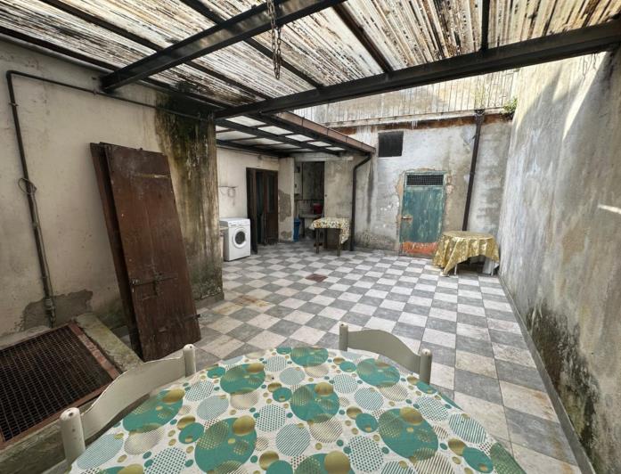 Image No.15-4 Bed Property for sale