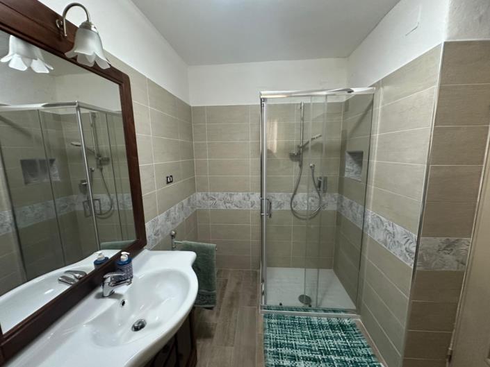 Image No.16-4 Bed Property for sale