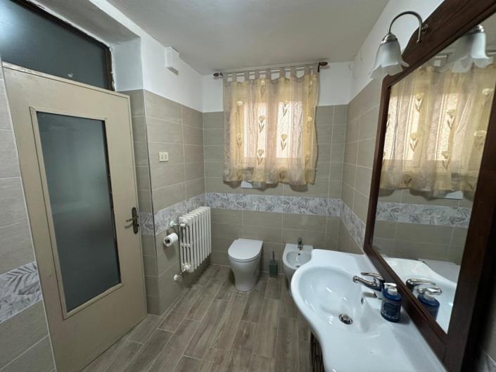 Image No.17-4 Bed Property for sale