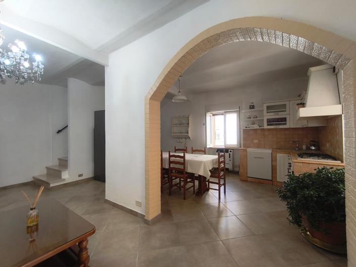 Image No.11-4 Bed Property for sale