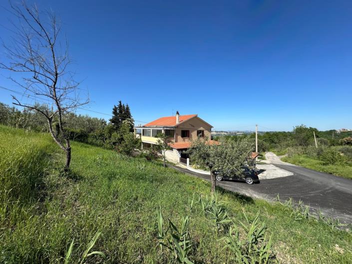 Image No.5-3 Bed Property for sale