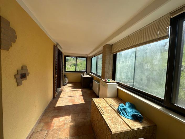 Image No.12-3 Bed Property for sale