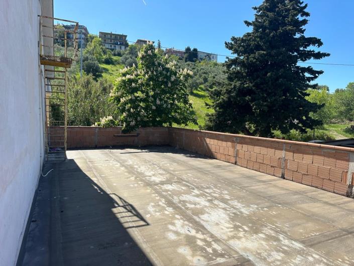 Image No.10-3 Bed Property for sale