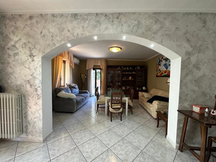 Image No.16-3 Bed Property for sale