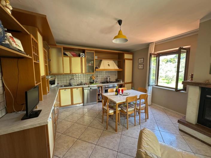 Image No.19-3 Bed Property for sale