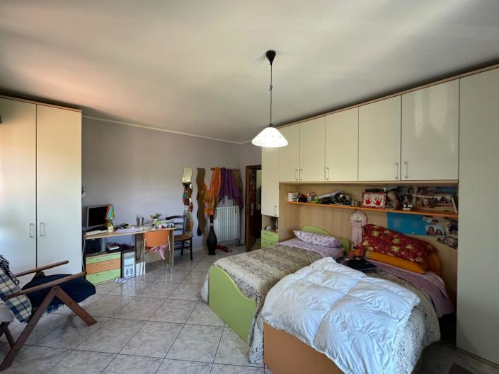 Image No.22-3 Bed Property for sale