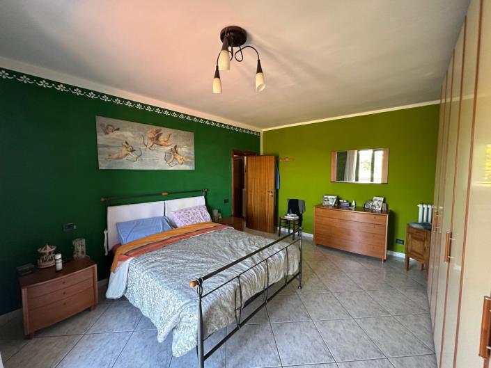 Image No.21-3 Bed Property for sale