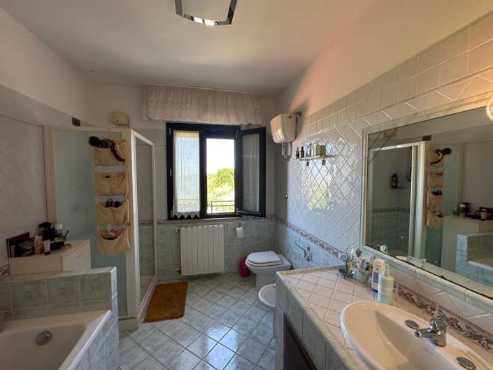 Image No.24-3 Bed Property for sale