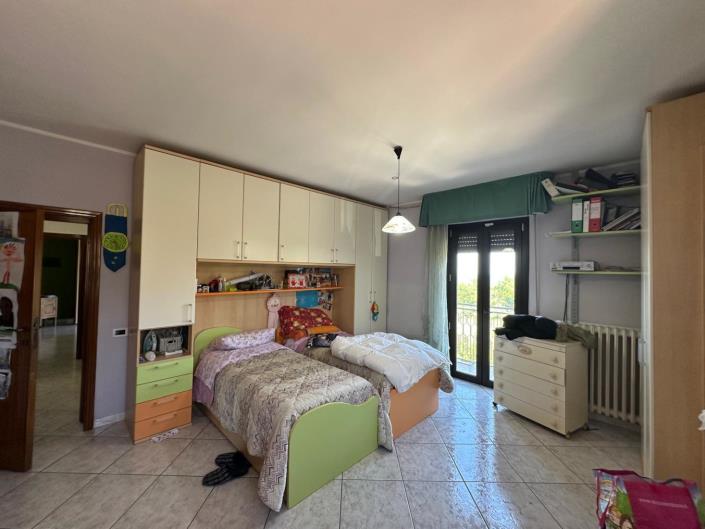 Image No.23-3 Bed Property for sale