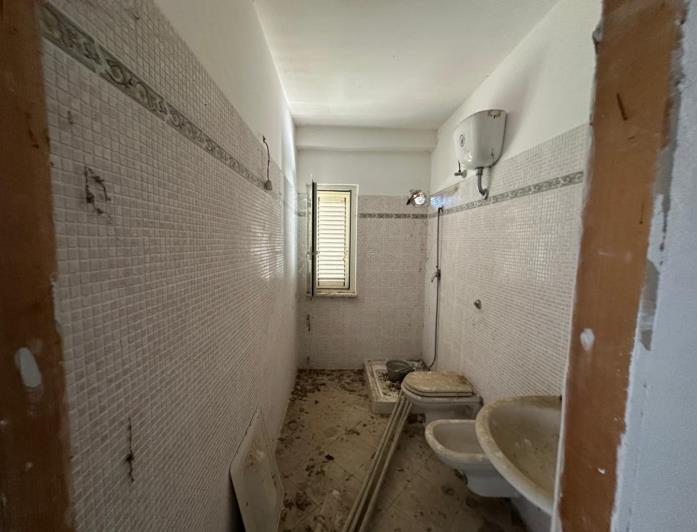 Image No.27-3 Bed Property for sale