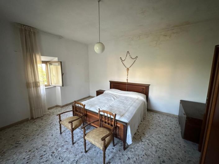 Image No.17-2 Bed Property for sale