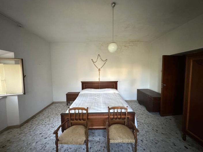 Image No.18-2 Bed Property for sale