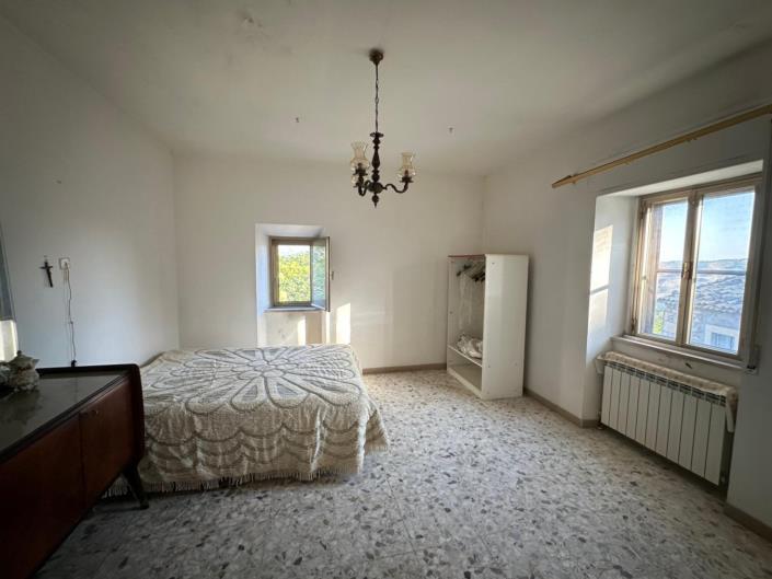 Image No.19-2 Bed Property for sale