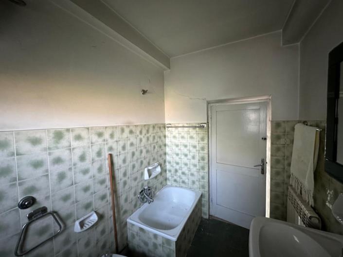 Image No.22-2 Bed Property for sale