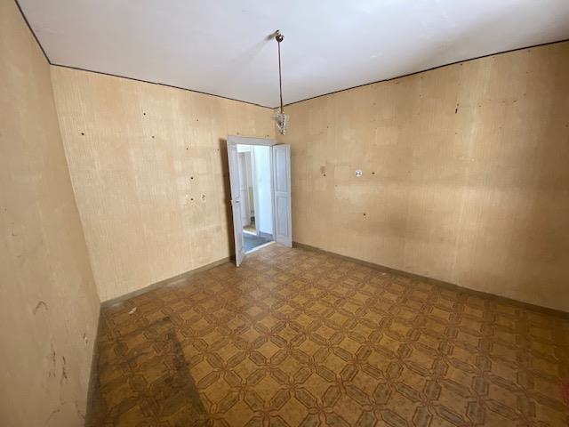 Image No.10-2 Bed Property for sale