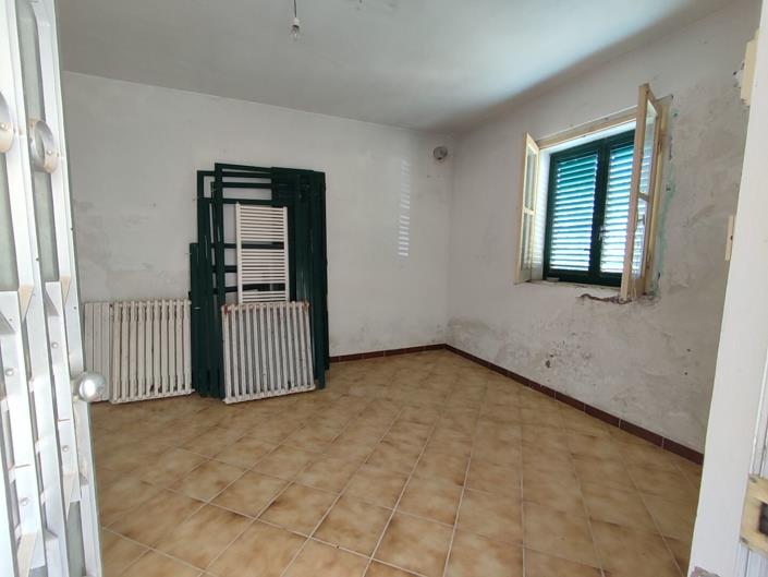 Image No.25-2 Bed Property for sale