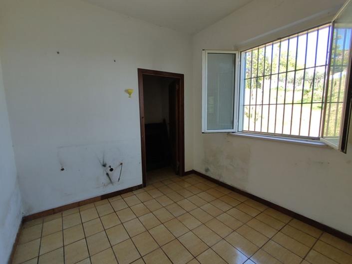 Image No.27-2 Bed Property for sale