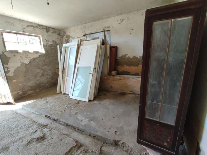 Image No.30-2 Bed Property for sale