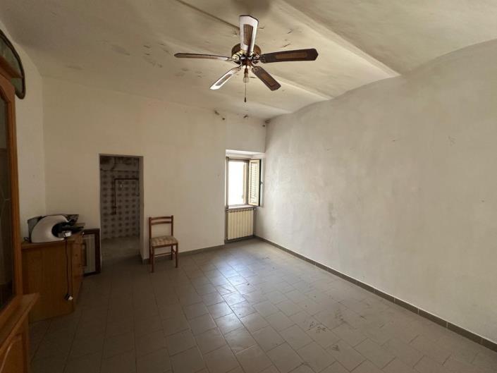 Image No.12-3 Bed Property for sale