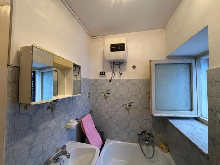 Image No.15-2 Bed Property for sale