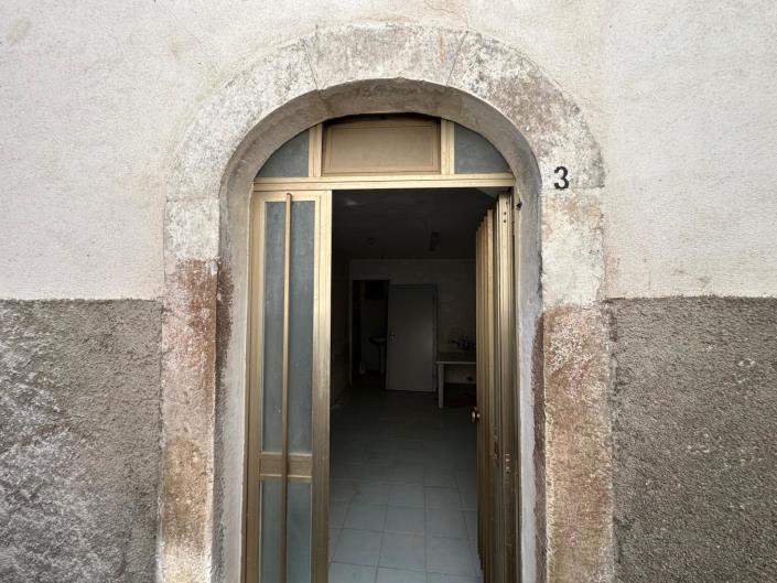 Image No.17-2 Bed Property for sale