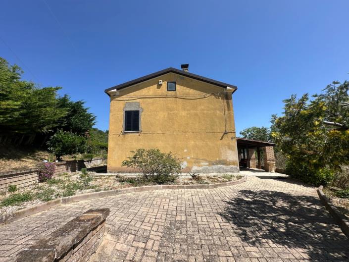 Image No.9-3 Bed Property for sale