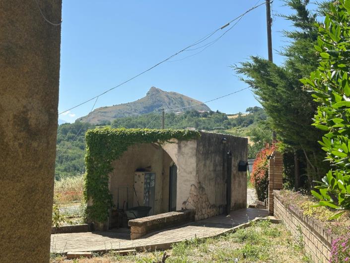 Image No.10-3 Bed Property for sale