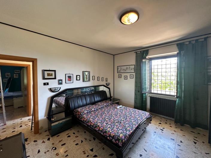 Image No.27-3 Bed Property for sale