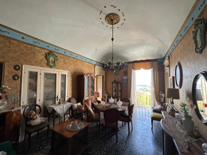 Image No.19-3 Bed Property for sale