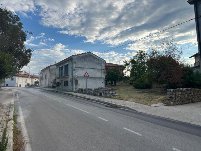 Image No.5-3 Bed Property for sale