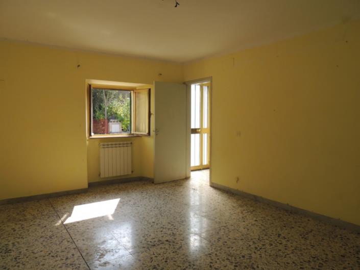 Image No.11-3 Bed Property for sale