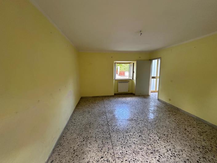 Image No.12-3 Bed Property for sale