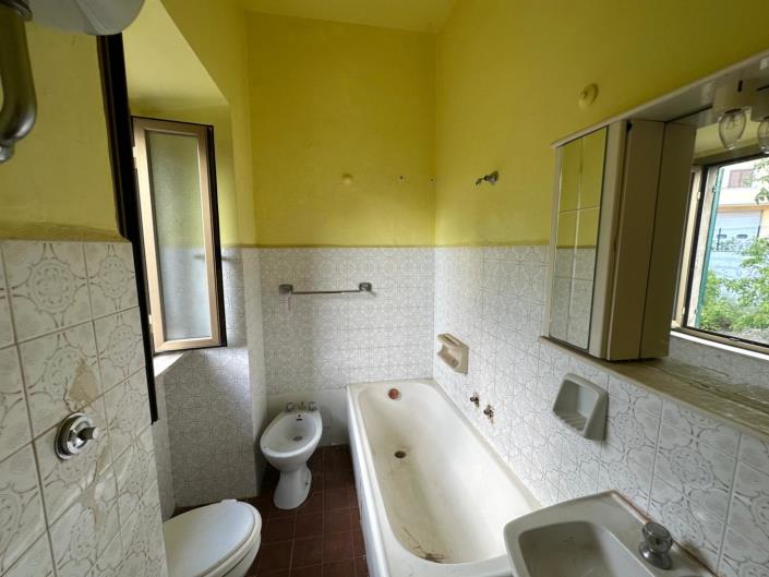 Image No.20-3 Bed Property for sale