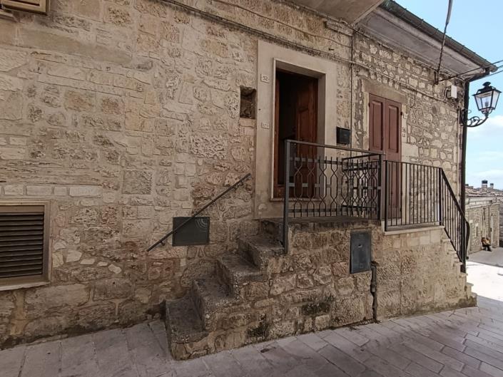 Image No.2-2 Bed Property for sale