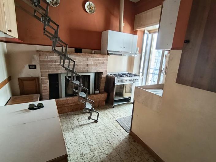 Image No.12-2 Bed Property for sale